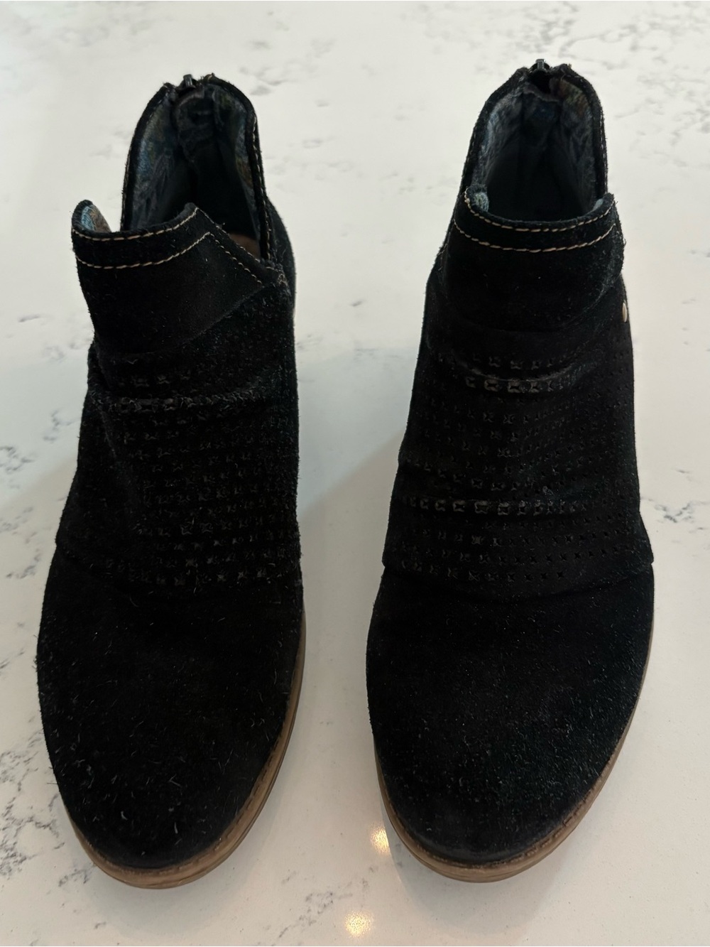 Earth Origins “Amanda” black Suede Ankle Booties size 7 1/2 - Picture 2 of 7